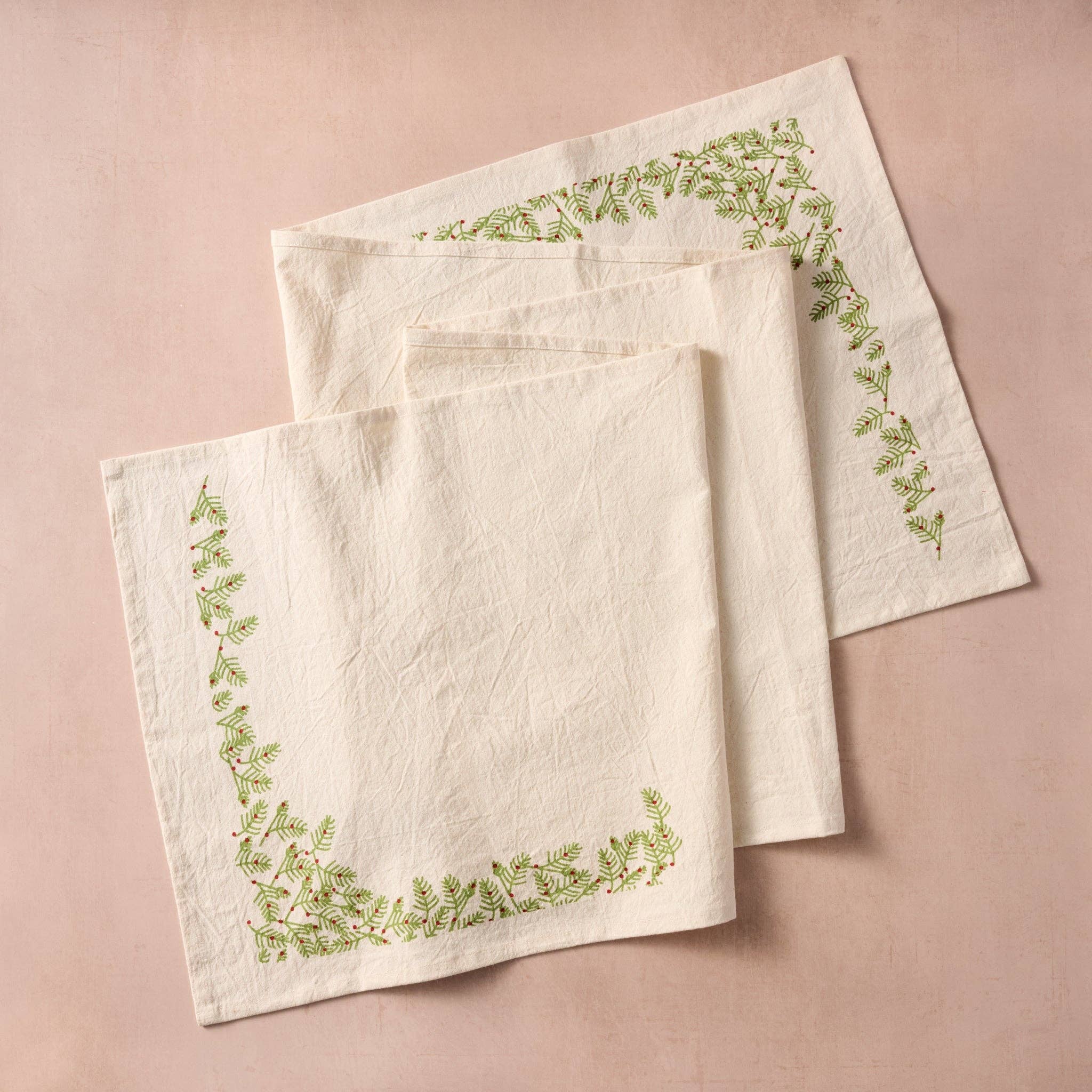 Sardee Holly Cotton Table Runner